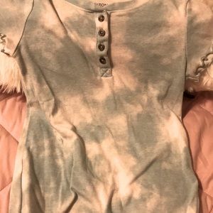 Tide shirt with buttons